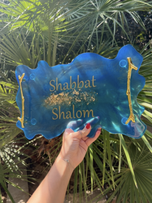 Plateau à pain en résine bleu et poignées doré