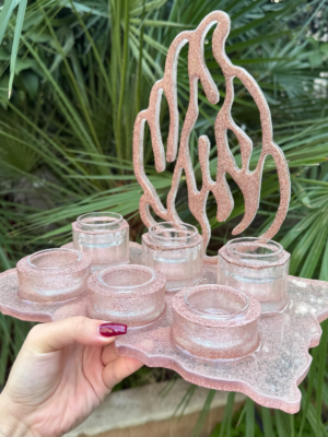 Plateau rose pailleté – 6 bougeoirs avec flamme Aesh Sheli