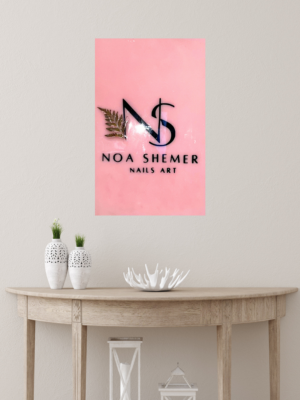 Tableau en résine – Fond rose avec logo personnalisé noir