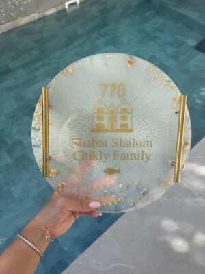 Plateau à pain rond – Perle et doré avec maison du Rabbi 770, Shabbat Shalom et poisson