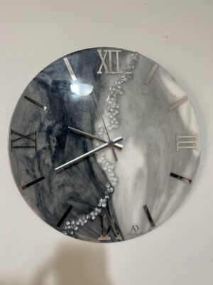 Horloge murale en résine – Dégradé gris et noir avec pierres décoratives
