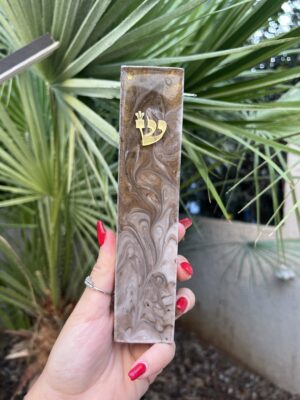 Mezouza en résine époxy – Marron, perle et blanc