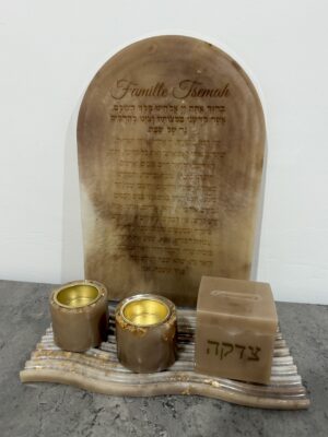 Plateau 2 bougeoirs avec Tsedaka et braha Adlakat Nerot