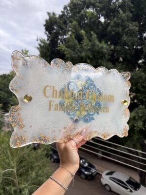 Plateau à pain en résine – Perle et doré avec front personnalisé en bleu et nom de famille