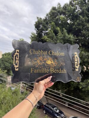 Plateau à pain en résine – Noir et doré avec petit poisson et nom de famille